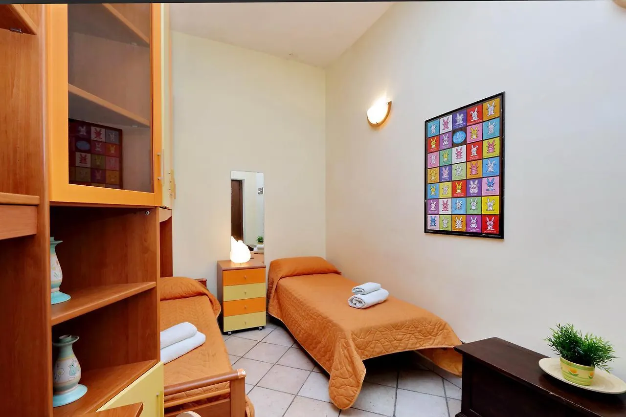 Colosseo Apartment With Garden Roma 0*,  Italia