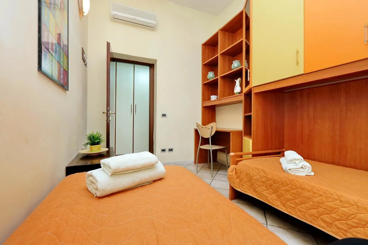Colosseo Apartment With Garden Roma 0*,  Italia