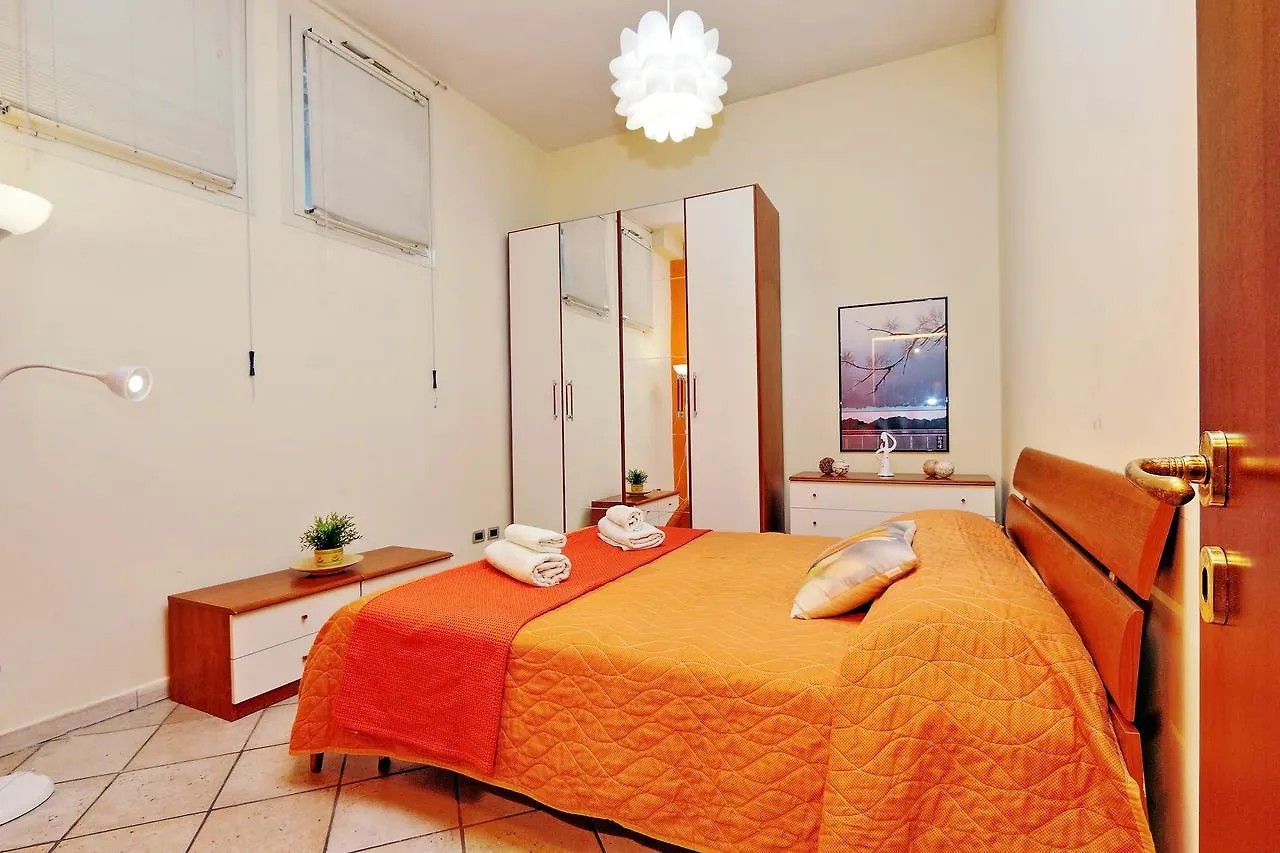 Colosseo Apartment With Garden Roma 0*,  Italia